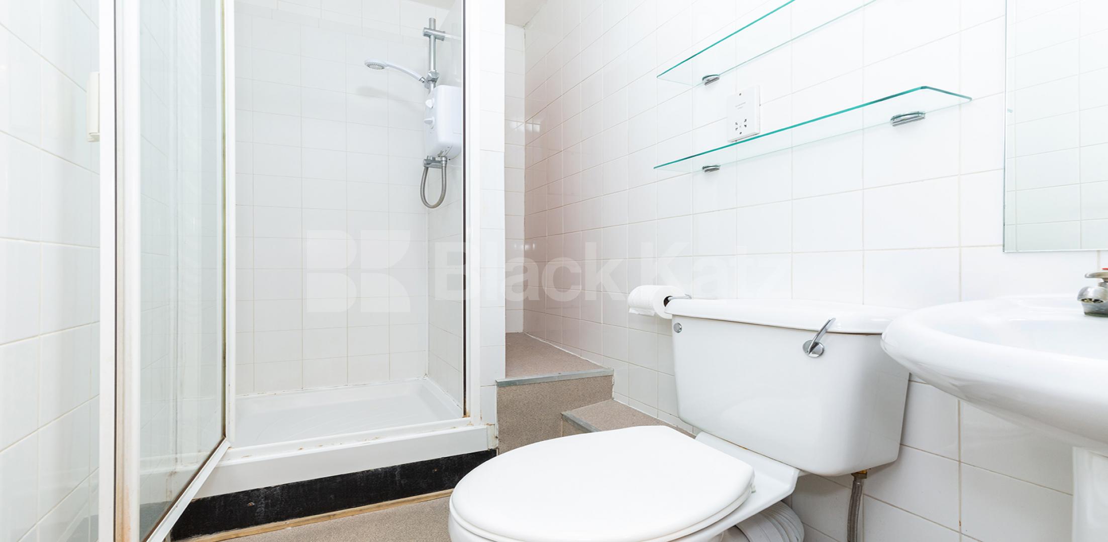 			NEW INSTRUCTION!, 3 Bedroom, 1 bath, 1 reception Flat			 Bedford Place, BLOOMSBURY